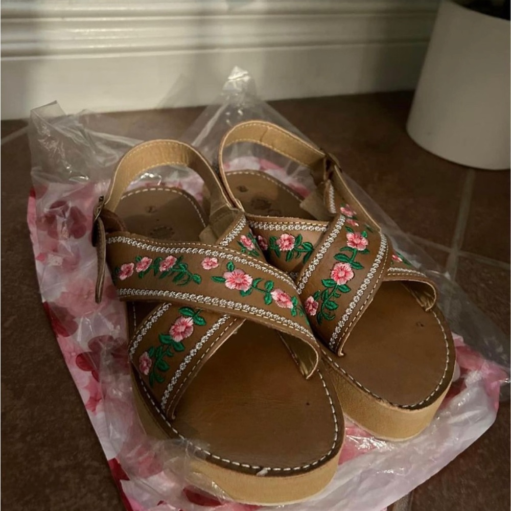 Guaraxez Leather Sandals Size 7